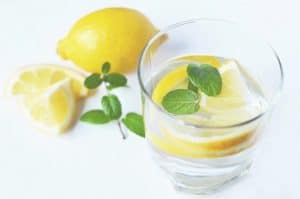 Voda s citrónom - aký je správny spôsob prípravy